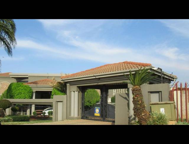5 BEDROOM HOUSE FOR SALE IN RUIMSIG